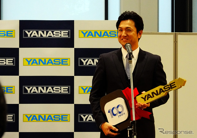 2015年ヤナセ・ジャイアンツMVP賞贈呈式に登壇した高橋由伸新監督(東京、12月3日)