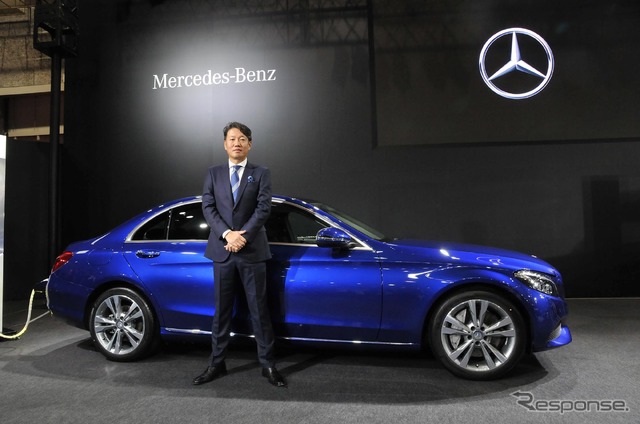 メルセデスベンツ C350e アバンギャルドとメルセデス・ベンツ日本の上野金太郎社長（大阪モーターショー15）