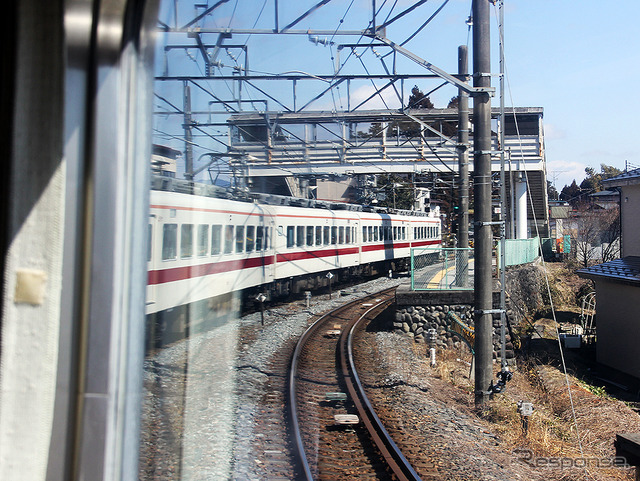 東武野田線直通特急「きりふり267号」を担う300系