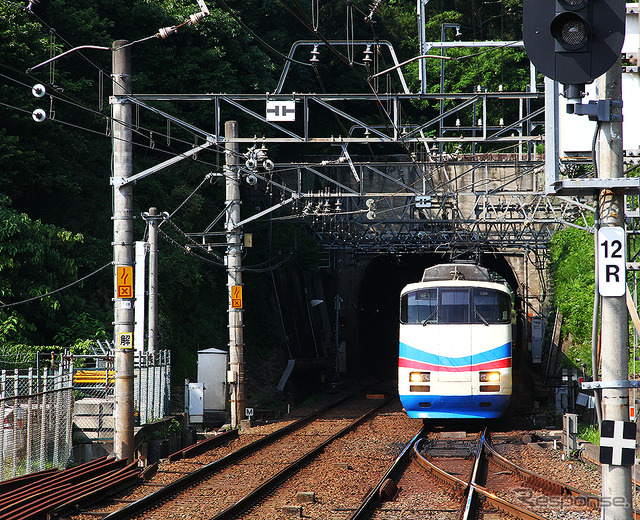京成特急「シティライナー81号・82号」を担うAE100形