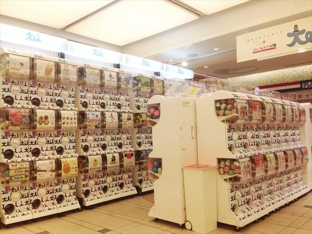奇譚クラブ10周年展 渋谷パルコに「コップのフチ子」など2500アイテムが集結