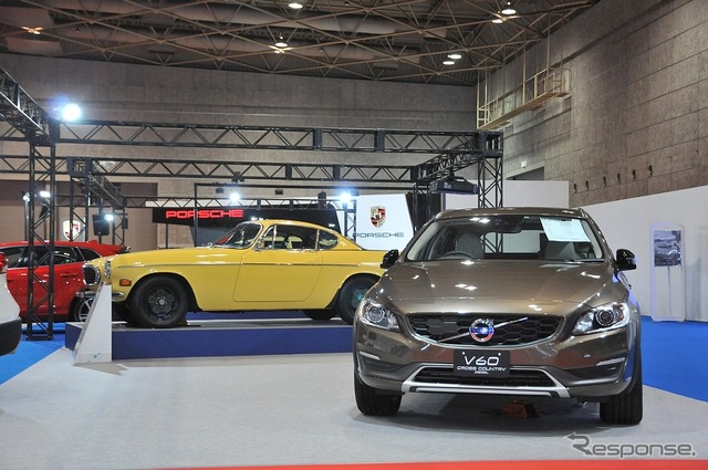 ボルボ P1800(1800E)とV60 クロスカントリー(大阪モーターショー15)
