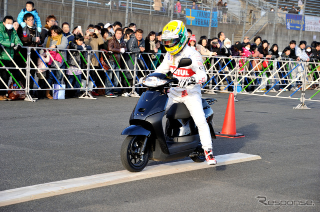 一本橋に挑戦する山本選手