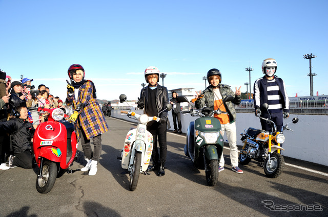 ホンダレーシングサンクスデーに登場したゴールデンボンバー