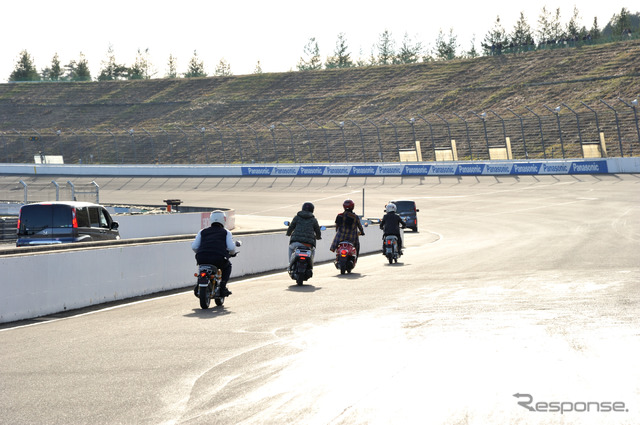 ホンダレーシングサンクスデーに登場したゴールデンボンバー