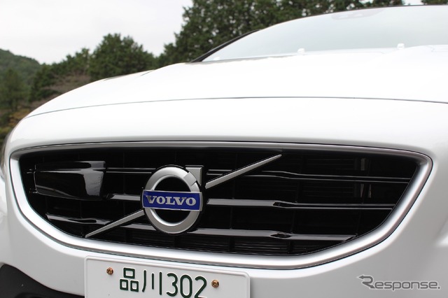 ボルボ V40 D4 Rデザイン