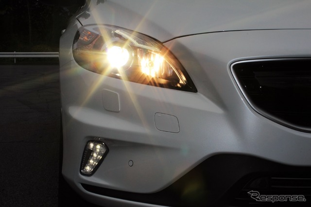 ボルボ V40 D4 Rデザイン