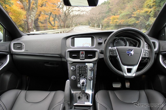 ボルボ V40 D4 Rデザイン