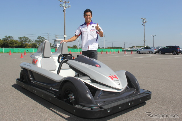 佐藤琢磨と「サーキットチャレンジャー」に導入されるEVカート（28日）