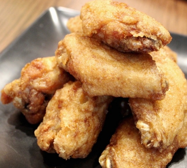 ヘルシーな調理法とカリカリ食感が特徴の「フライドチキン」を提供
