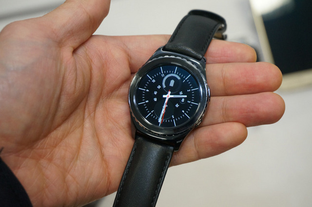 革バンドのGear S2 classic