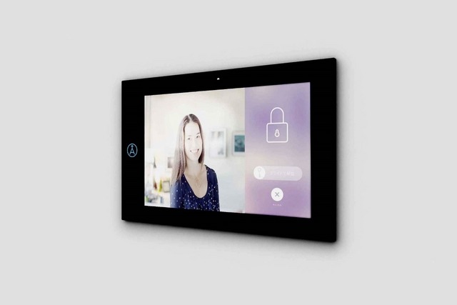 「TATERU kit」のスマートドアホンの室内端末となるタブレットの利用イメージ(画像はプレスリリースより)