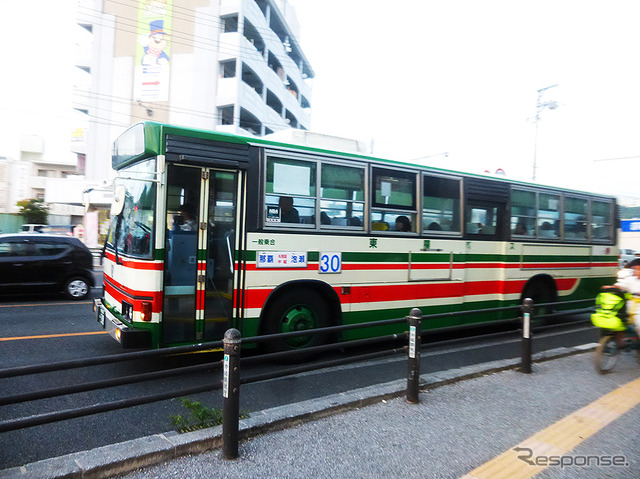 南城市を拠点とする東陽バスに手を振りながら