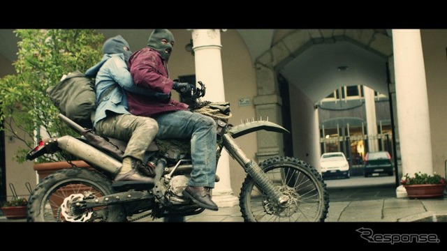 トーヨータイヤ&ACミラン コラボ動画第2弾「Chase in Milan by TOYO TIRES」(動画スクリーンショット)