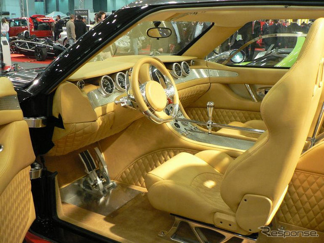 【MPH06】スパイカーのSSUV『D12』も展示