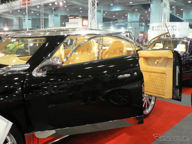【MPH06】スパイカーのSSUV『D12』も展示