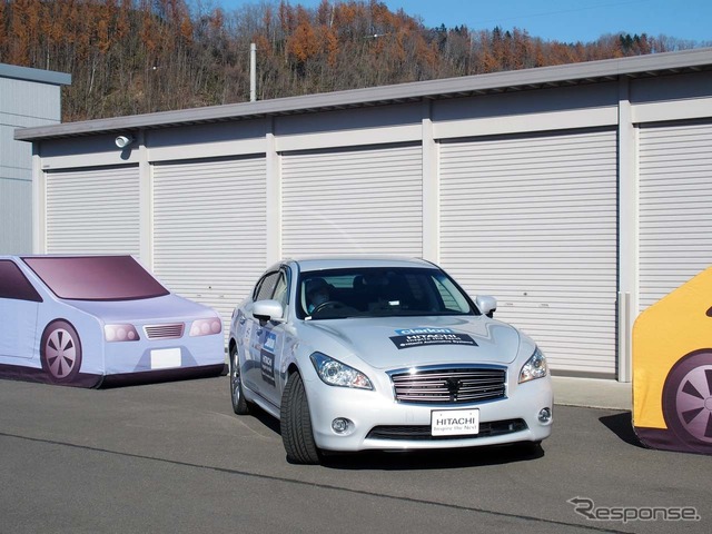 【自動駐車システム】スムーズな縦列駐車の動きに驚き!