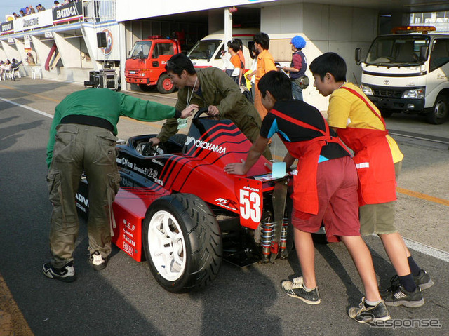 【日本EVフェスティバル】ハイブリッド教室の中学生達も参加