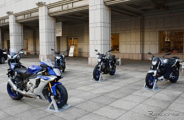 ヤマハMTシリーズ。左手前の『YZF-R1』はエントリー外。イメージリーダーとしての「友情参加」だ