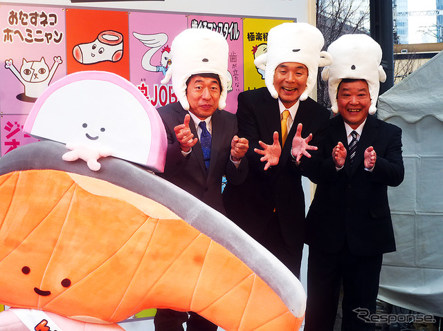 有楽町駅前に出没したダチョウ倶楽部。即興コント即興コント『もしもモノマネハラスメントがあったら』を披露(12月15日、サンリオキャラリーマン総選挙投票ありがとうイベント)