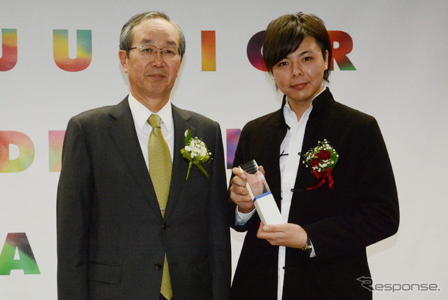 堀越真魚さん(右)と三菱ケミカルホールディングスおよび三菱化学の冨澤龍一特別顧問