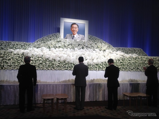 いすゞ自動車の社長、会長を務め、10月に亡くなった飛山一男氏の「お別れの会」が都内で開かれた