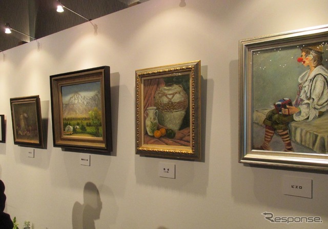 飛山一男さんお別れの会に展示された油絵作品