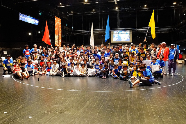 新しいスポーツのつくり方、楽しみ方を模索するワークショップ「スポーツ・ハッカソン~未来の山口の運動会」(12月11~13日、山口情報芸術センター)のようす