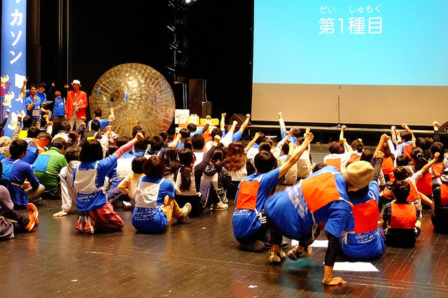 新しいスポーツのつくり方、楽しみ方を模索するワークショップ「スポーツ・ハッカソン~未来の山口の運動会」(12月11~13日、山口情報芸術センター)のようす
