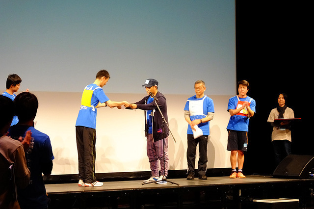 ファシリテーターを務めるeスポーツプロデューサーの犬飼博士氏(スポーツ・ハッカソン/未来の山口の運動会、山口情報芸術センター(YCAM)、12月11~13日)