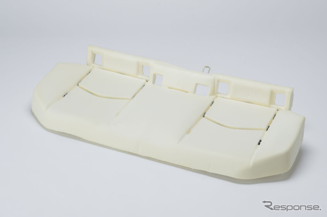 シートパッド製品写真（後部座席の座面部分）