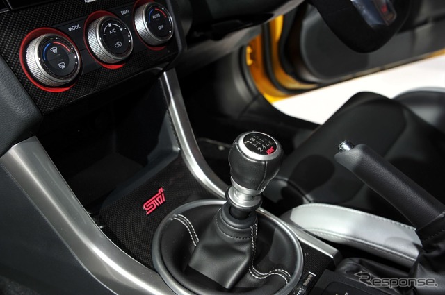 スバル WRX STI S207(東京モーターショー15)