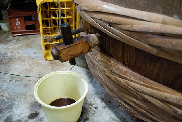 谷川醸造では、醤油蔵で一から醤油造りをしたいと、昔の器具や木桶を復活させて本醸造醤油造りもはじめている