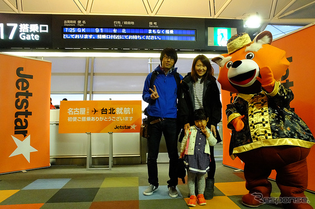 12月12日、ジェットスター・ジャパン中部=台北線GK91初便の搭乗前のようす