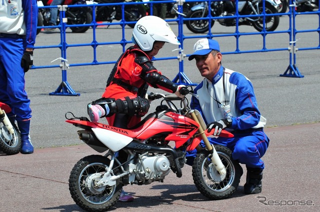 BIKE! BIKE! BIKE!  2015年の「STECのキッズエンジンバイクスクール」の様子