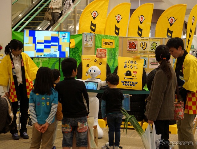 イベント会場内での接客の様子