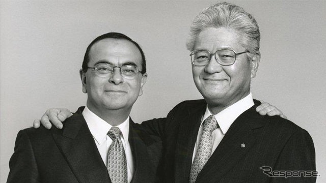 日産自動車 塙義一前社長（右）とカルロス・ゴーン社長