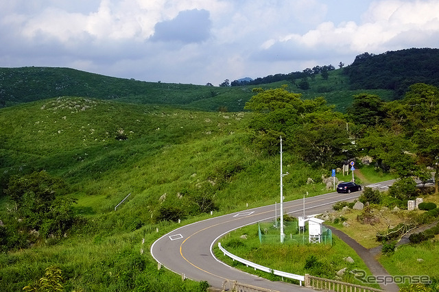 山口県のまんなか付近に位置する、日本最大級のカルスト台地「秋吉台」もドライブスポットとして人気