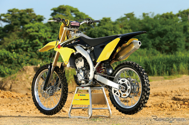 【まとめ】4ストモトクロッサーがフルモデルチェンジ、フレームは新設計…スズキ RM-Z250