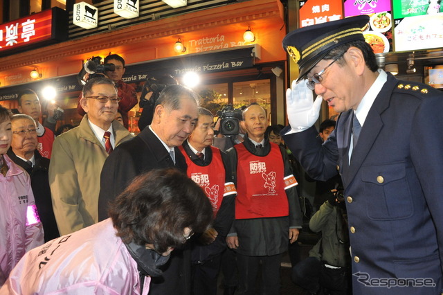 特別警戒で巡視する高橋清孝警視総監ら（新宿・歌舞伎町）
