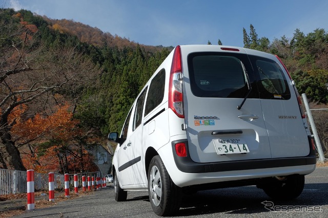 11月の北アルプス方面は紅葉も終わりかけ、冬の装いへ。