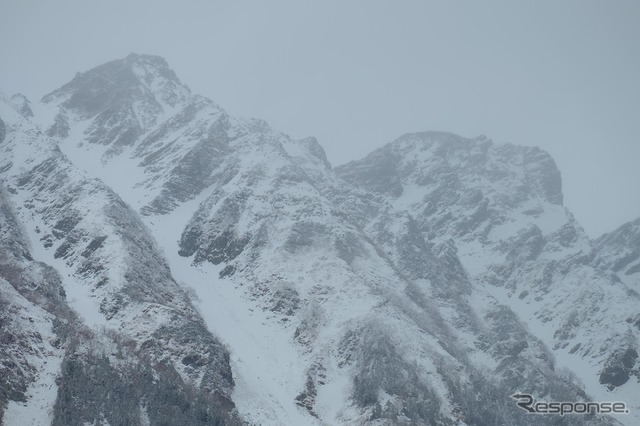 険路として名高い奥穂~西穂縦走路も雪に煙っていた。
