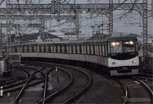 京阪電鉄は本線で急行・普通の終夜運転を行う