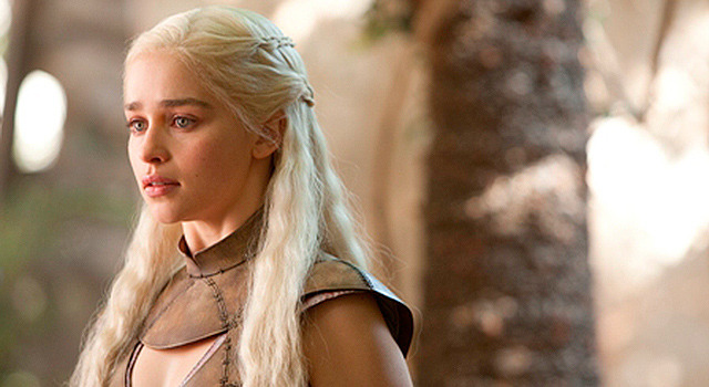 エミリア・クラーク/「ゲーム・オブ・スローンズ 第二章:王国の激突」 Game of Thrones (c) 2013 Home Box Office, Inc. All rights reserved. HBO(R) and related service marks are the property of Home Box Office, Inc. Distributed by Warner Home Video Inc.
