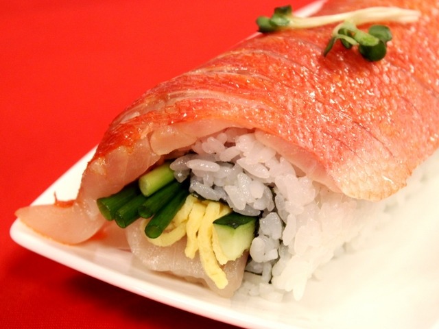 イオン、豪華で贅沢な「2016年の恵方巻」を披露!