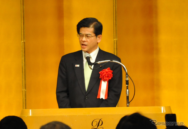 自動車工業団体新春賀詞交歓会で挨拶する石井啓一国交相(5日・品川区)