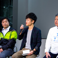 左から、D-SPORT開発責任者・松尾光洋氏、越阪部圭亮さん（右）、藤下修チーフエンジニア（左）