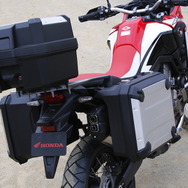 CRF1000L Africa Twinオプション装着車。