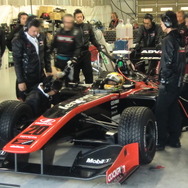 今季はカラーリングが変わるインパル。20号車は昨年11月の鈴鹿テストにも同車で参加した関口が駆る。