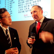 アウディジャパン代表取締役・齋藤徹氏も会場で競技を見守った（左）